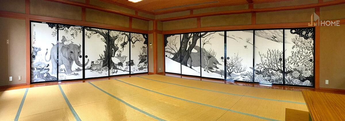 Để duy trì vẻ đẹp và độ bền cho fusuma, việc bảo quản và vệ sinh đúng cách là rất cần thiết