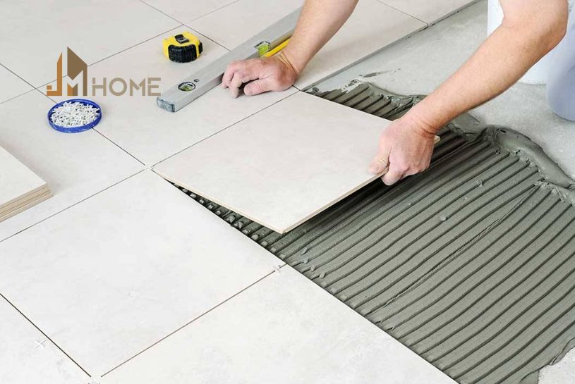 Có thể lát gạch mới chồng lên nền gạch cũ không